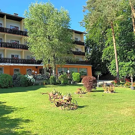 Parkhotel Zuzek Ξενοδοχείο 3*